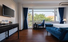 The Flower Boutique Hotel & Travel